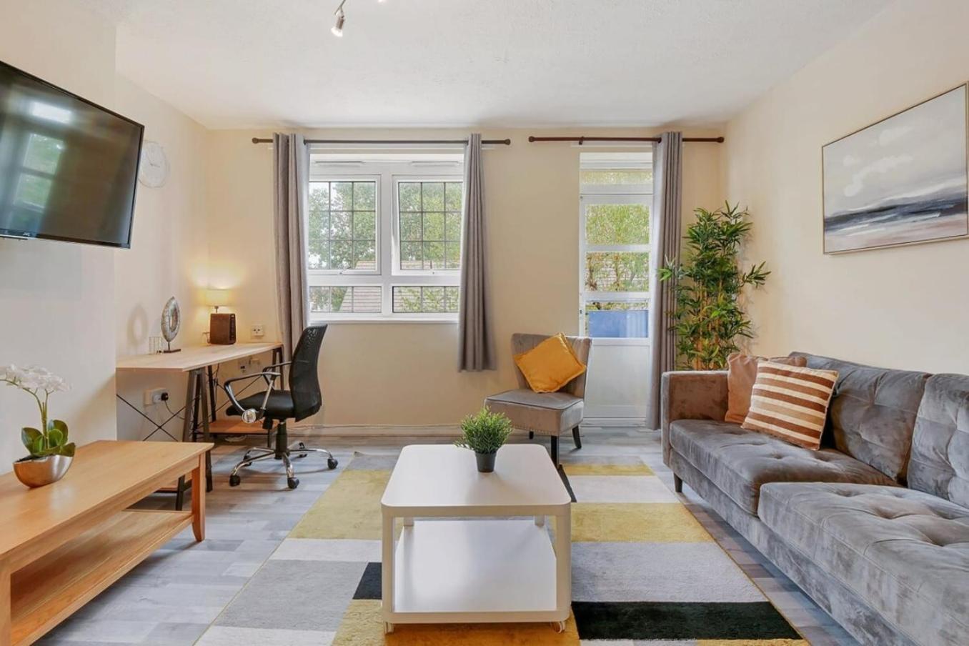 The Serene 2-Bedroom Flat W Free Street Parking Sutton  Kültér fotó